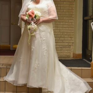 Ivory wedding dress